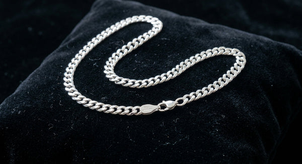 Choosing Silver Anniversary Gift Jewelry: An Expert Guide
