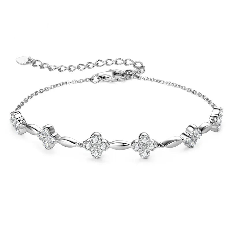 Women's delicate silver 925 bracelet with sparkling clover-shaped cubic zirconia charms