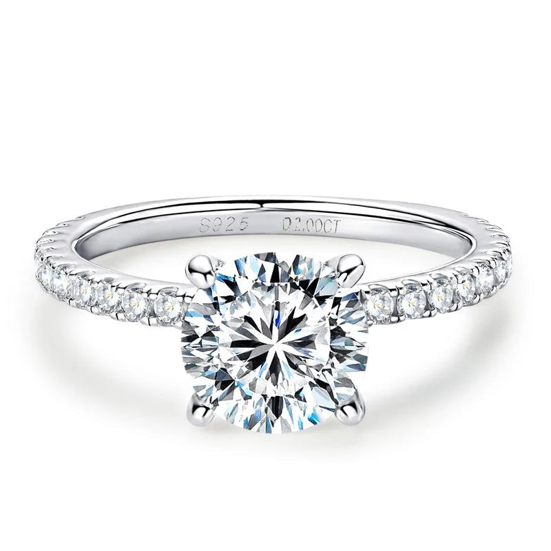 Sparkling women's silver 925 ring with a large round brilliant cut diamond center stone