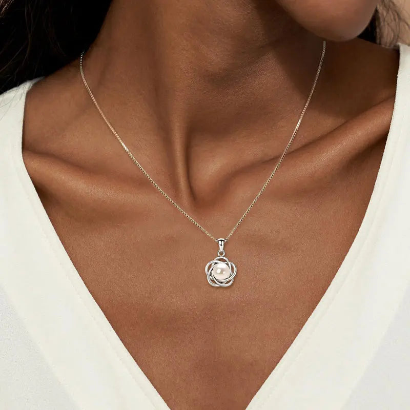 Intertwined Loop Flower Pearl Pendant Necklace
