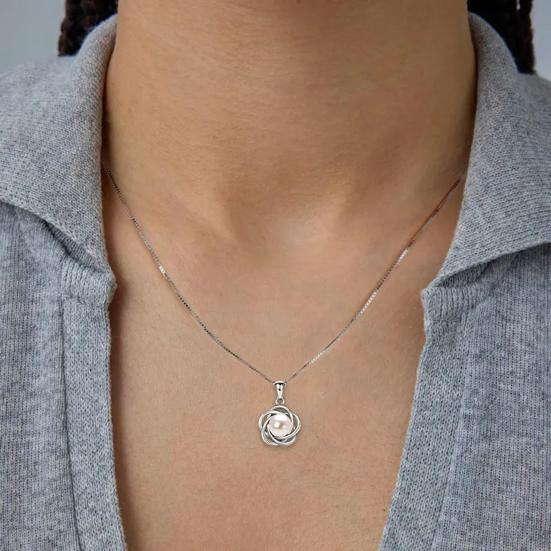 Intertwined Loop Flower Pearl Pendant Necklace